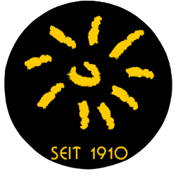 Bild mit grünem Gras, einer Henne sowie diversen Schriftzügen.